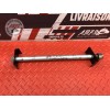 Axe de roue arriere