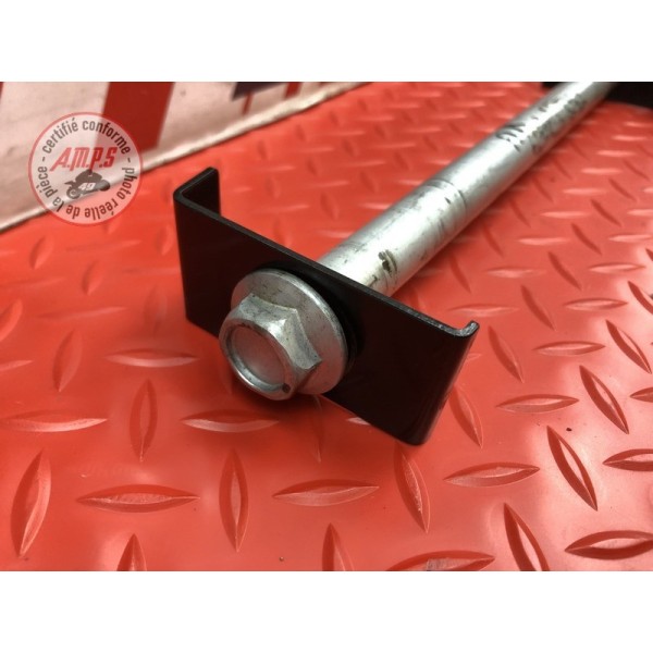 Axe de roue arriere 
