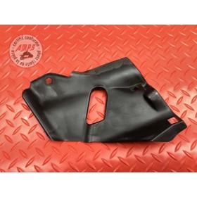 Cache plastique sur cadre gauche 