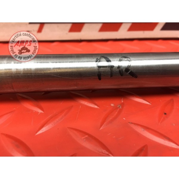 Axe de roue arriere 