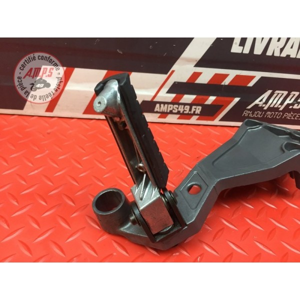 Platine repose pied passager droite Triumph Sprint 900 de 1993 à 1998