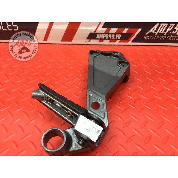 Platine repose pied passager droite Triumph Sprint 900 de 1993 à 1998