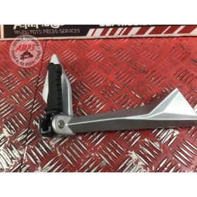 Platine repose pied passager droite 