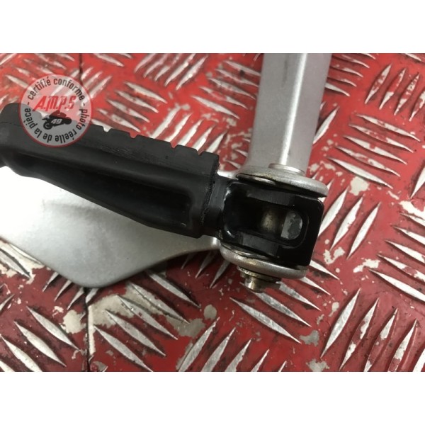 Platine repose pied passager droite 