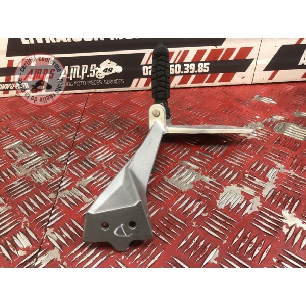 Platine repose pied passager droite 
