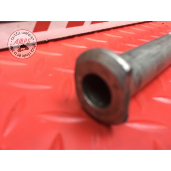 Axe de roue arriere 