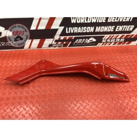 Cache plastique sous selle droit 