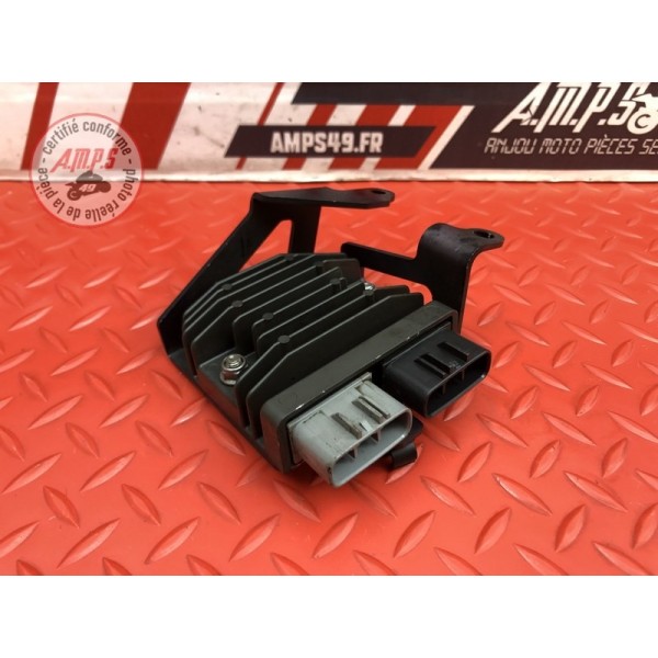 Regulateur de tension 