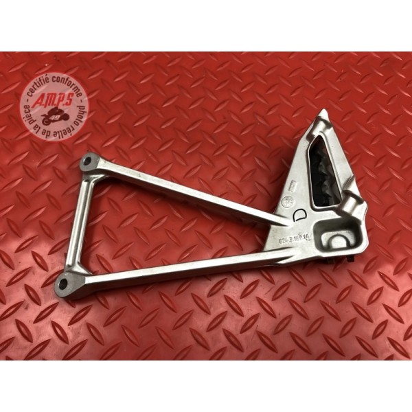 Platine repose pied passager droite 