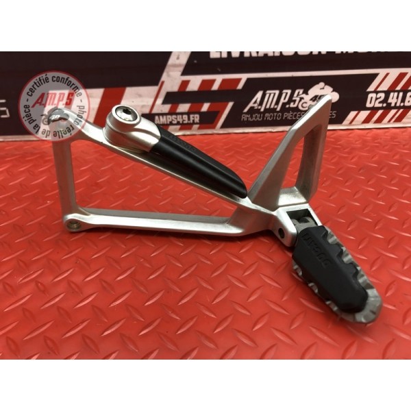 Platine repose pied passager gauche 