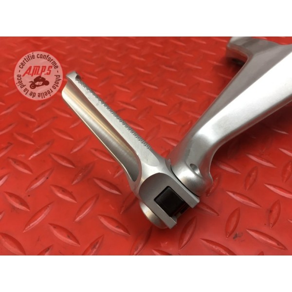 Platine repose pied passager droite 