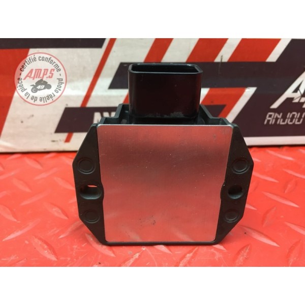 Regulateur de tension 