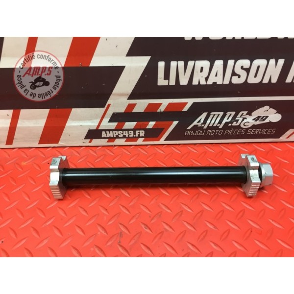 Axe de roue arriere 