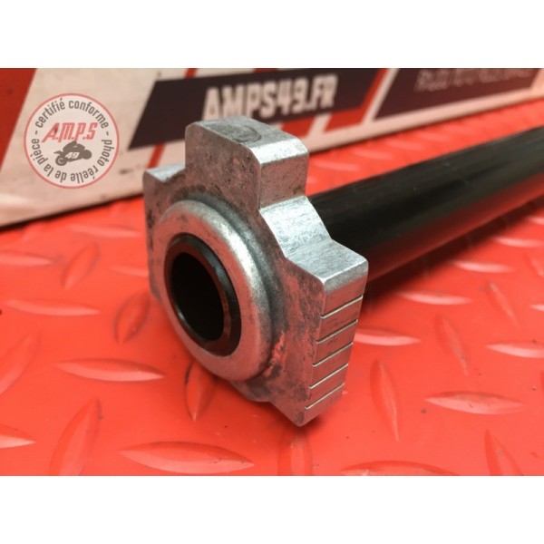 Axe de roue arriere 