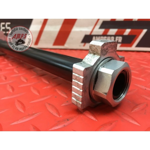 Axe de roue arriere 