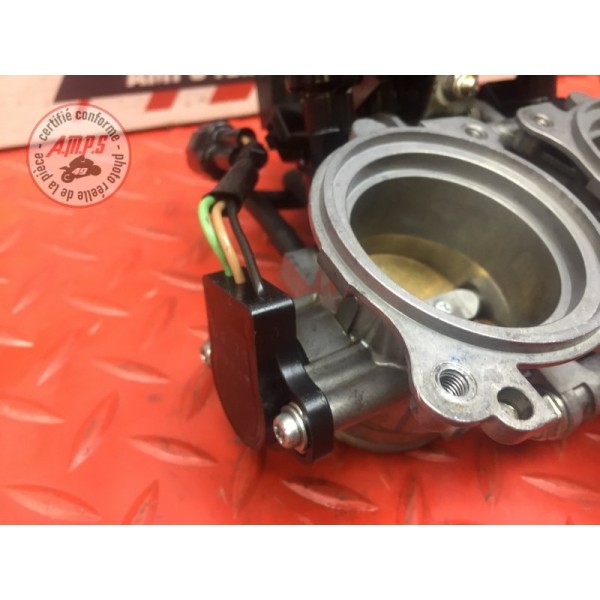Rampe d'injection Triumph Street Triple 675 R 2013 à 2016