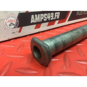 Axe de roue arriere