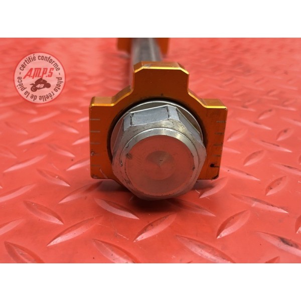 Axe de roue arriere KTM 690 DUKE 4 2012 à 2015