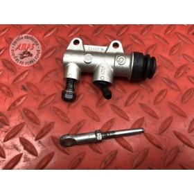 Maitre cylindre de frein arriere 