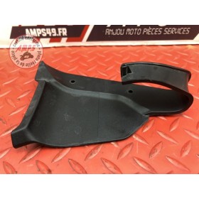 Cache plastique gauche sur boucle arrière