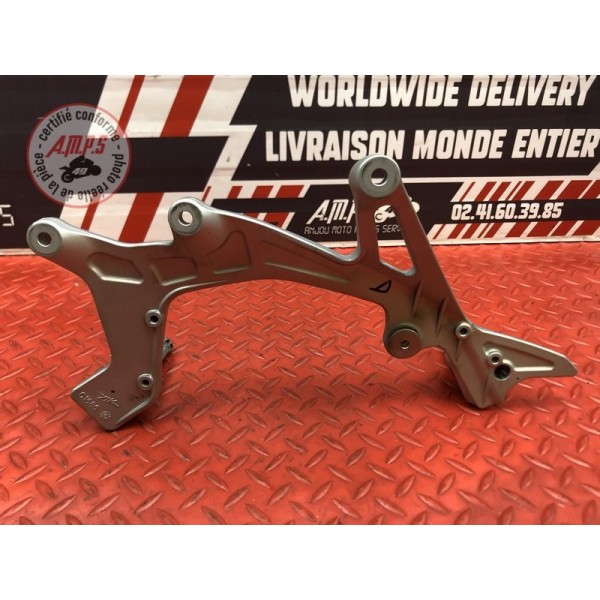 Platine repose pied droite MV-Agusta 800 Brutale RR 2017 à 2025