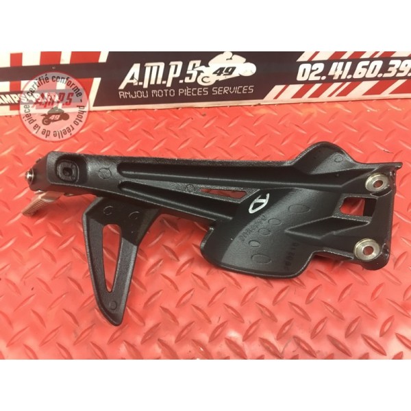Platine repose pied passager droite Triumph 675 Street Triple R 2007 à 2010