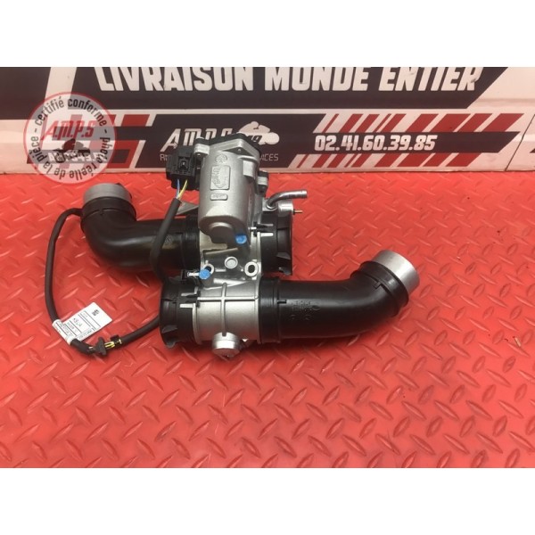 Rampe d'injection BMW 1800 R 18 Roctane 2023 à 2025