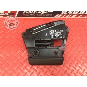 Cache relais et fusible droit 