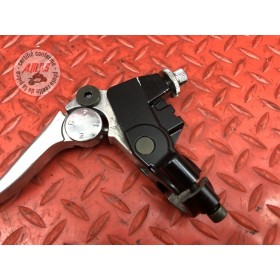 Cocotte d'embrayage avec levier