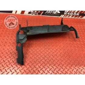 Cache plastique sur moteur 