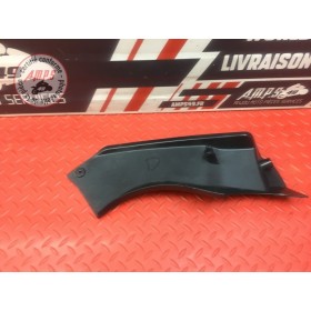 Cache plastique avant droit 