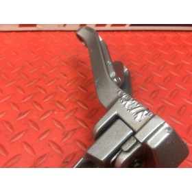 Platine repose pied passager droite 