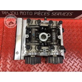 Culasse avec arbre a came avant