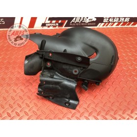 Cache plastique sur collecteur arrière 