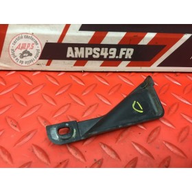 Cache plastique avant droit 