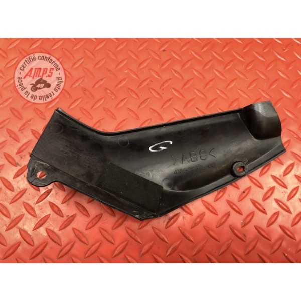 Cache intérieur sur flanc de carénage gauche Yamaha R1 2000 à 2001