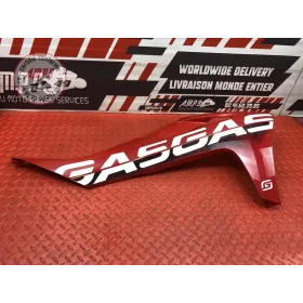 Cache plastique avant droit 