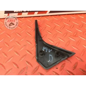 Cache plastique avant droit 