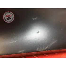 Capot sur reservoir gauche 