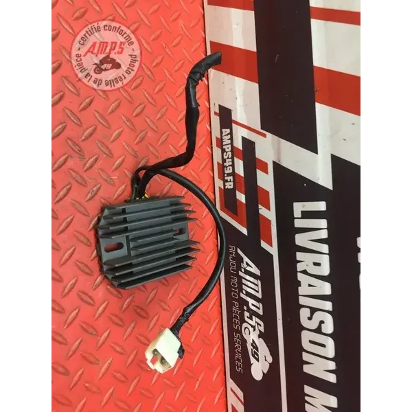 Regulateur de tension Triumph 1050 Speed Triple 2005 à 2010