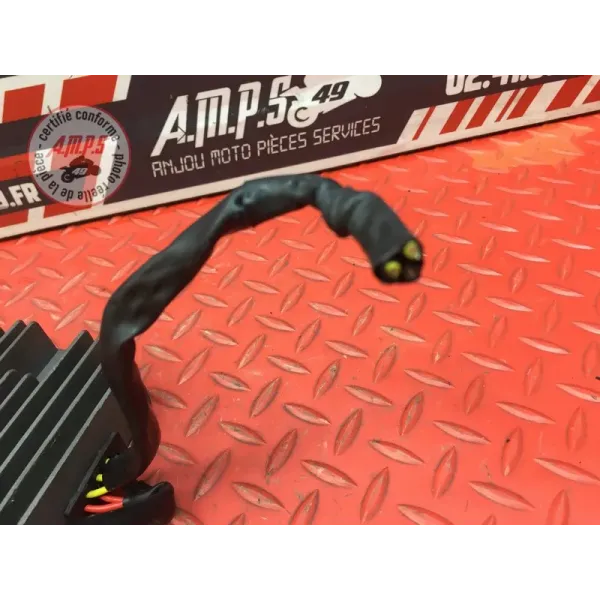 Regulateur de tension Triumph 1050 Speed Triple 2005 à 2010