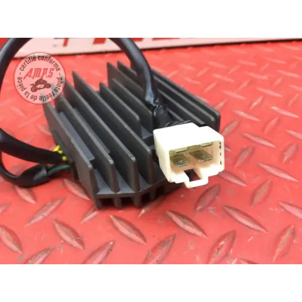 Regulateur de tension Triumph 1050 Speed Triple 2005 à 2010