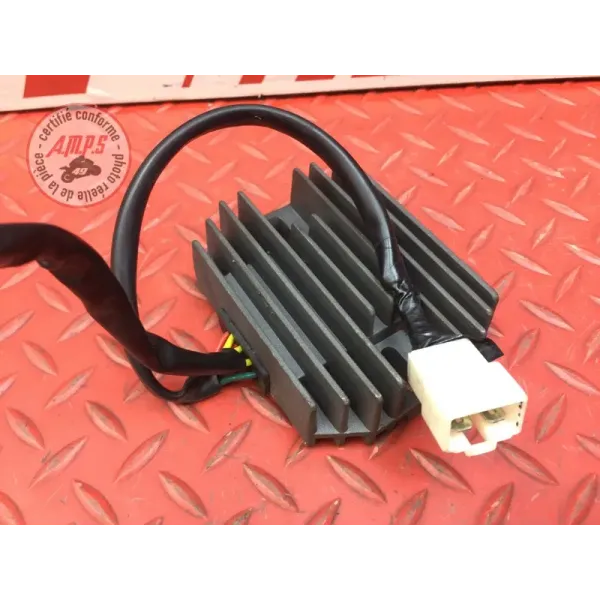 Regulateur de tension Triumph 1050 Speed Triple 2005 à 2010