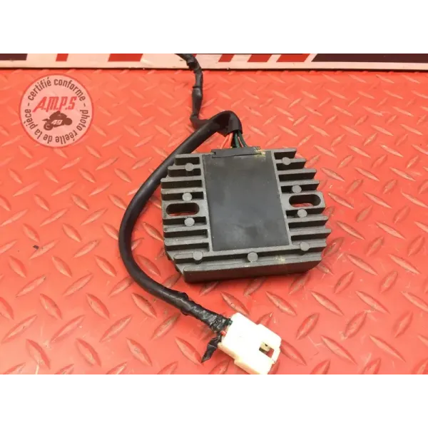 Regulateur de tension Triumph 1050 Speed Triple 2005 à 2010