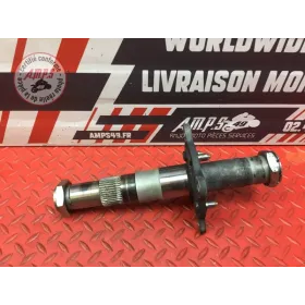 Axe de roue arriere