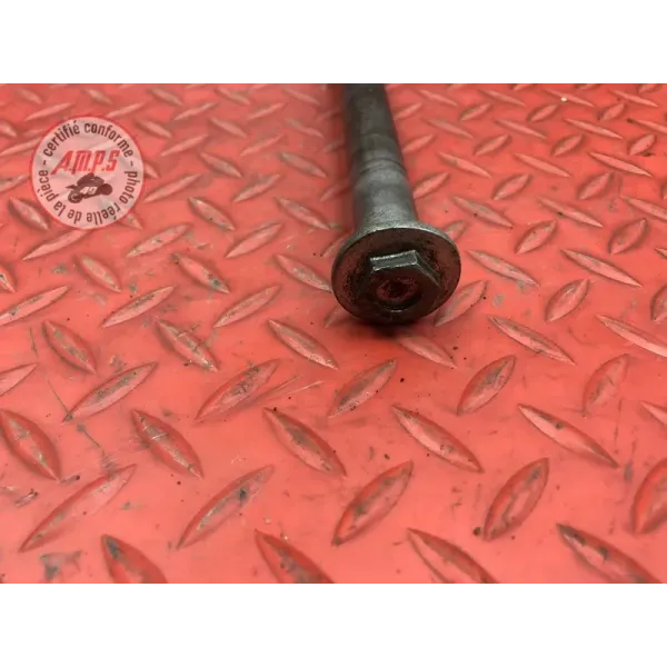Axe de roue arriere 