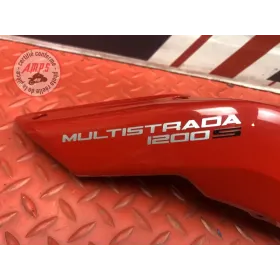 Cache plastique sous selle droit 