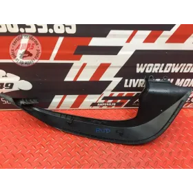 Cache plastique avant droit 