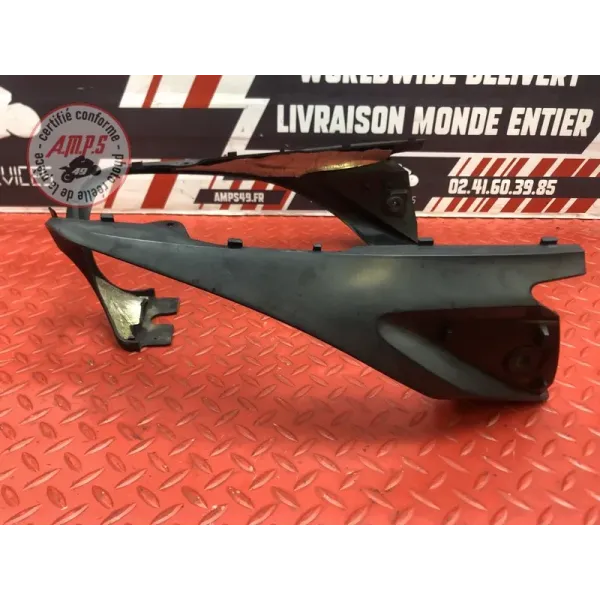 Cache plastique sur coque arrière Yamaha FZ6 Fazer 2004 à 2006