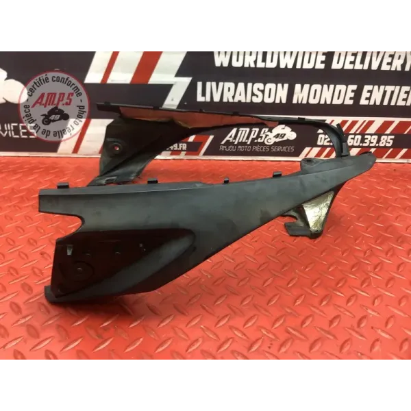 Cache plastique sur coque arrière Yamaha FZ6 Fazer 2004 à 2006